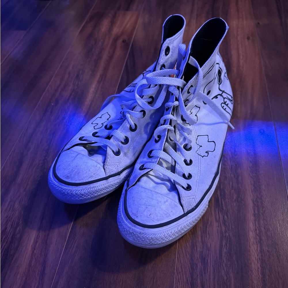 Peanuts Converse high tops size 10